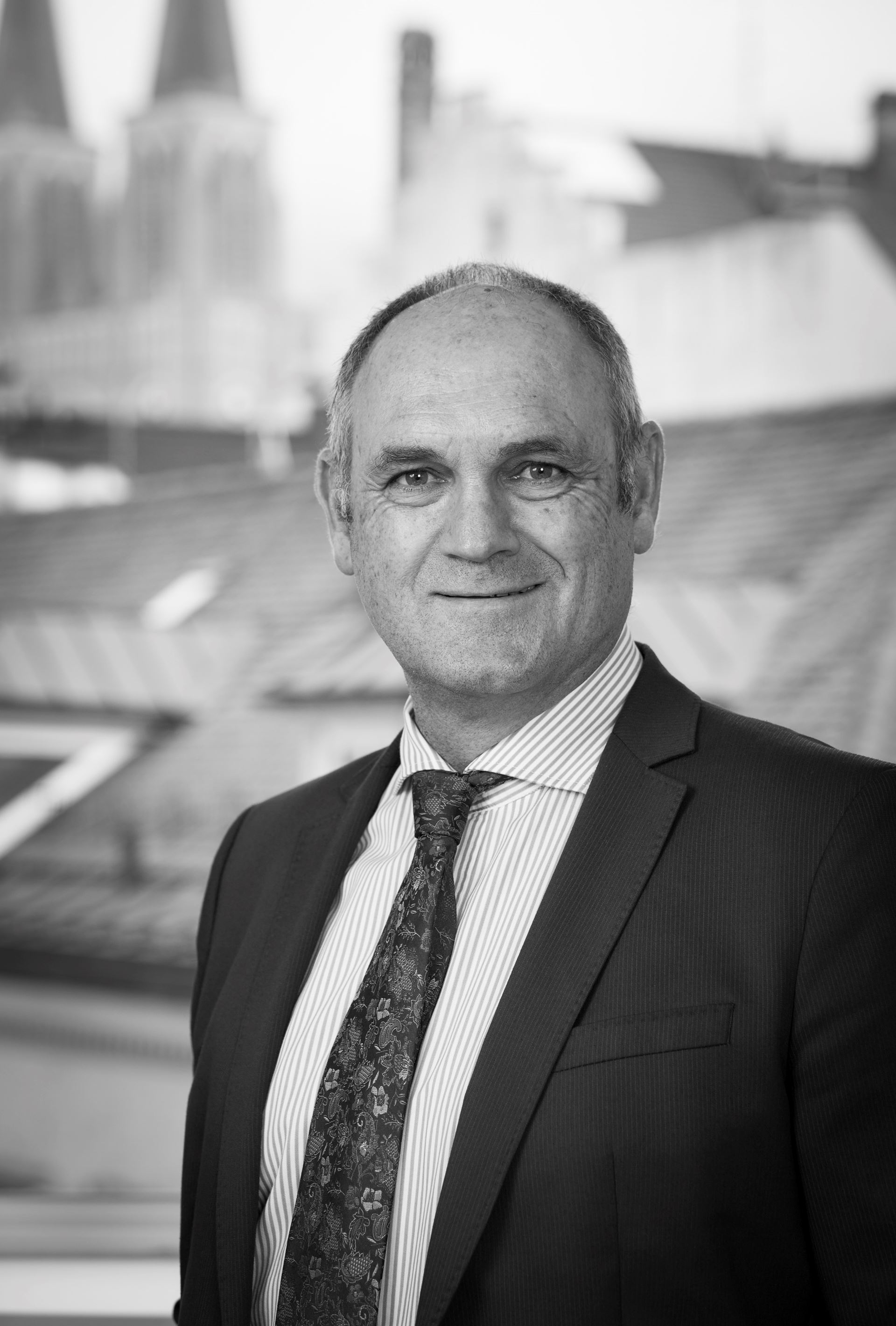 Dr. Arnulf Summer